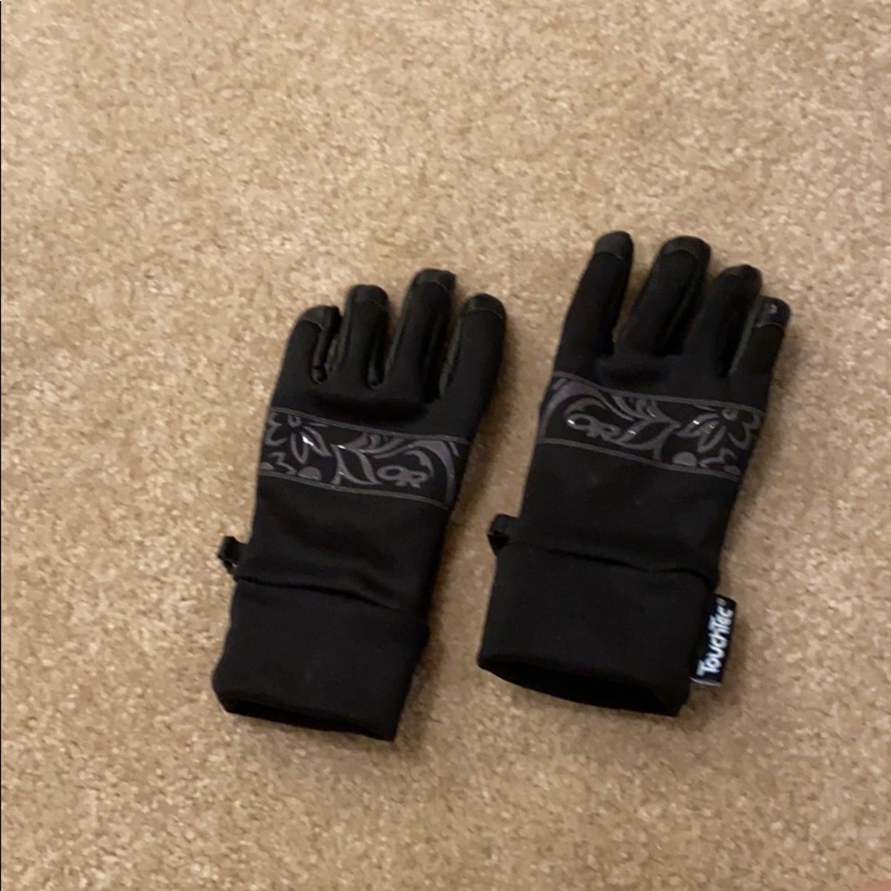 Black gloves.